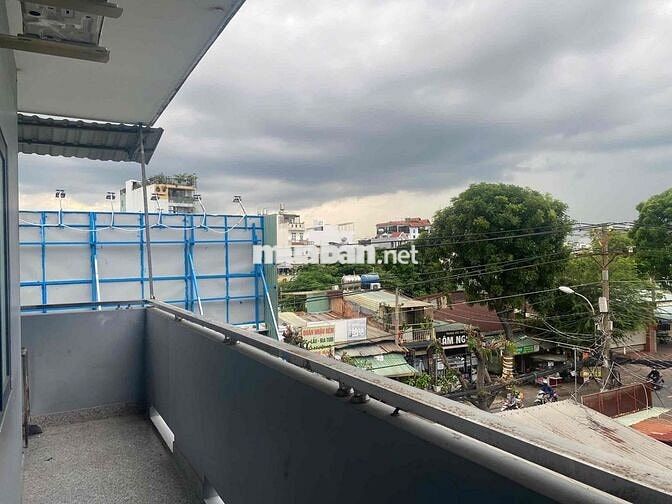 Cho thuê phòng trọ ban công 2 mặt , tách bếp , cửa sổ thoáng mát mặt t
