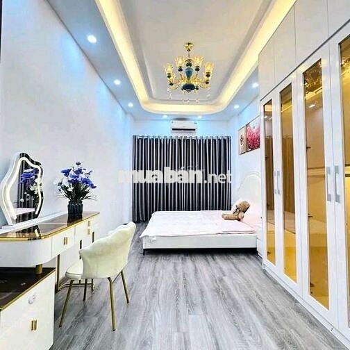 Hồ Tùng Mậu - 36m2 nở hậu - 5 tầng full nội thất sát phố chỉ 8 tỷ