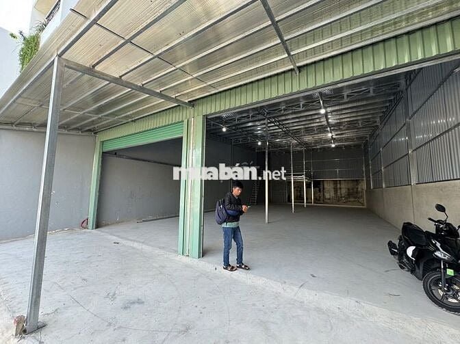 Cho thuê kho hẻm 9m Đặng Thùy Trâm, DT: 10x20m. Có 4 phòng chức năng.