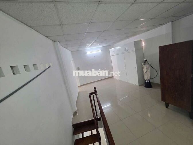 Cho thuê nhà hẻm xe hơi đường lê trọng tấn dt 5x15m full nội thất