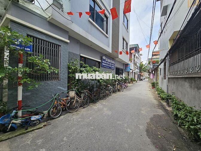 Bán đất Ngọc Thụy, Long Biên – 30m²,ô tô đỗ cửa – Giá chỉ hơn 5 tỷ