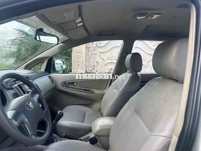 Toyota Innova 2015 2.0E - 310181 km