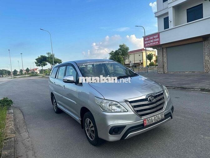Toyota Innova 2015 2.0E - 310181 km