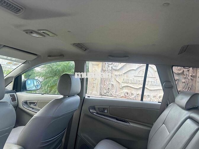 Toyota Innova 2015 2.0E - 310181 km
