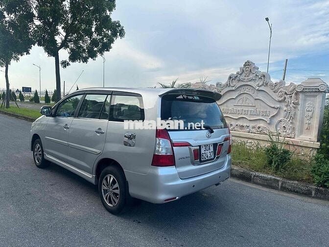 Toyota Innova 2015 2.0E - 310181 km
