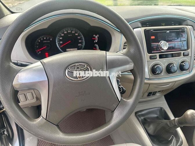 Toyota Innova 2015 2.0E - 310181 km