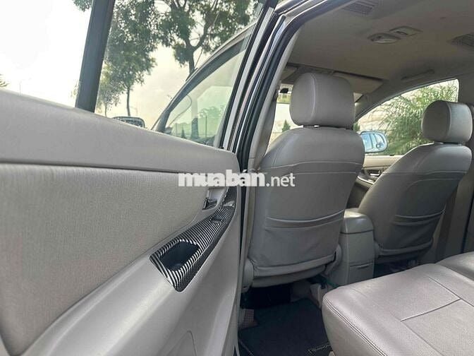 Toyota Innova 2015 2.0E - 310181 km