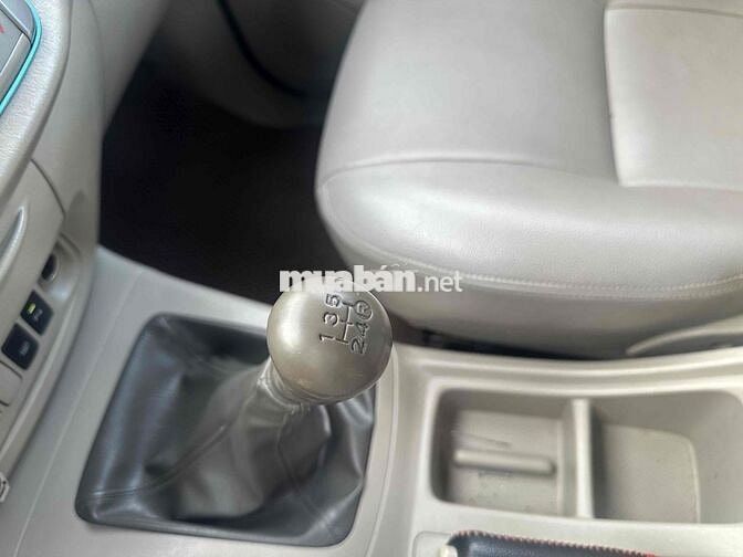 Toyota Innova 2015 2.0E - 310181 km