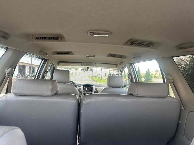 Toyota Innova 2015 2.0E - 310181 km