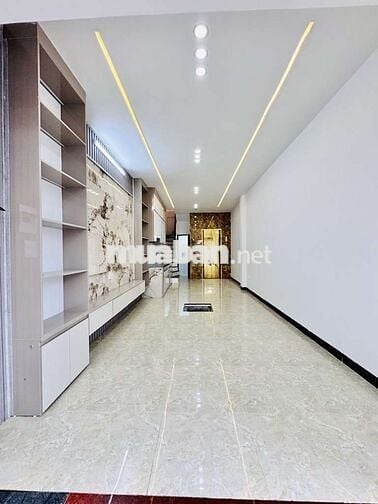 🏠 Nhỉnh 6 tỷ-  nhà mới 6 tầng thang máy ở Cự Khối - Long Biên ở ngay