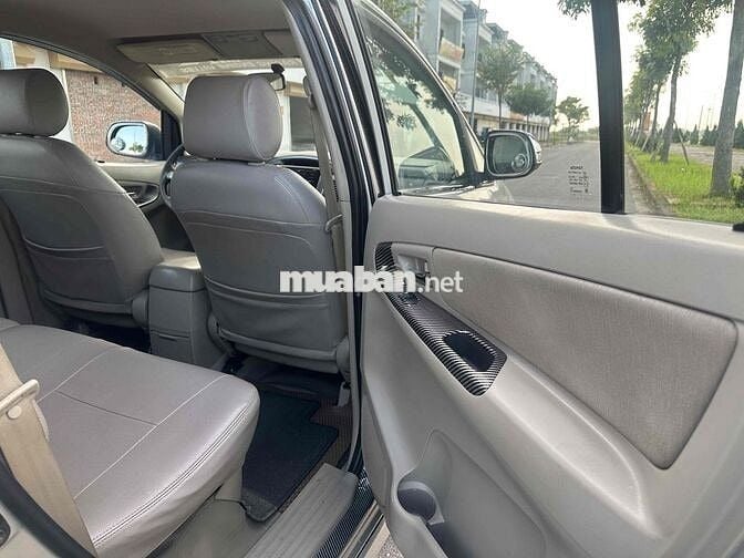Toyota Innova 2015 2.0E - 310181 km