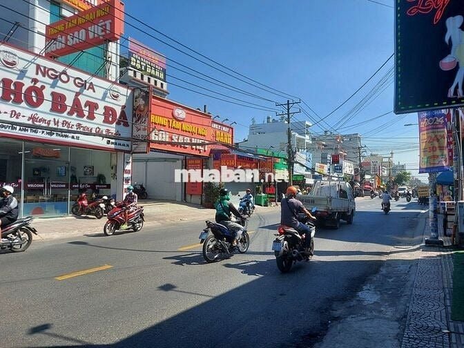 SIẺU PHẨM NGAY ĐÈN ĐỎ KHU TÊN LỬA 8,6m X 20m TRỐNG SUÓT ĐẸP KD TỰ DO