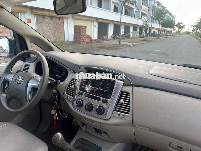 Toyota Innova 2015 2.0E - 310181 km