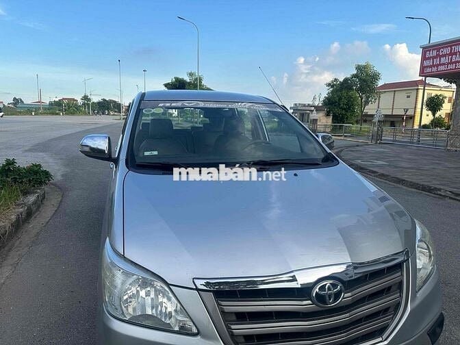 Toyota Innova 2015 2.0E - 310181 km