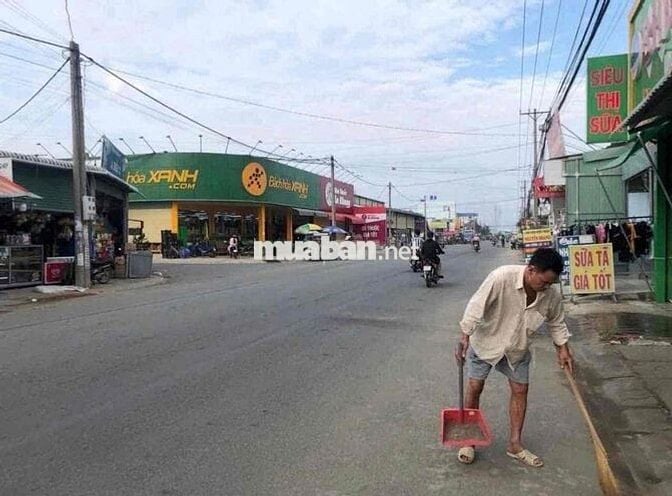 Miếng đất 300m2 thổ cư sẵn 100m2, sổ hồng riêng sang tên trong ngày Nằ