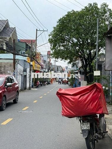 Ban’ MT Nguyễn Đức Thiệu ngang 8m 135m2 P. Dĩ An có sẵn nhà C4 sân oto