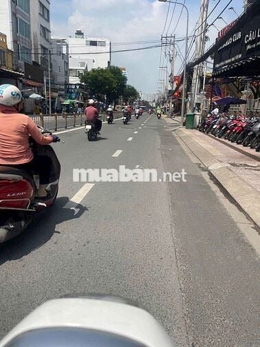 Cho thuê mặt bằng mặt tiền đường Nguyễn Thị Thập nguyên căn riêngbiệt