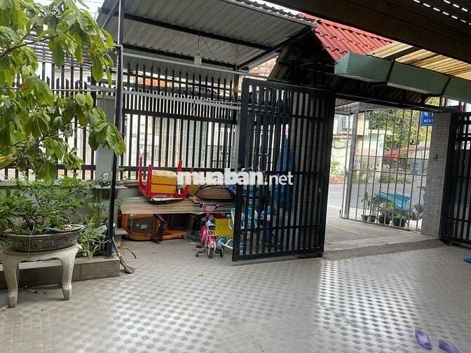 Ban’ MT Nguyễn Đức Thiệu ngang 8m 135m2 P. Dĩ An có sẵn nhà C4 sân oto