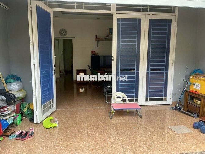 Ban’ MT Nguyễn Đức Thiệu ngang 8m 135m2 P. Dĩ An có sẵn nhà C4 sân oto