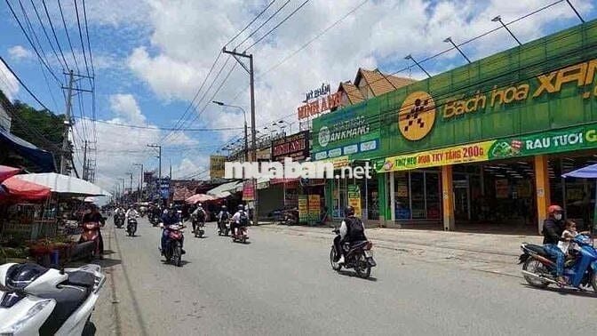 Miếng đất 300m2 thổ cư sẵn 100m2, sổ hồng riêng sang tên trong ngày Nằ