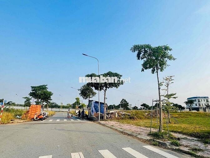 Bán lô A28 đối diện trường học chỉ 1 tỷ 111 Mega city Bến Cát