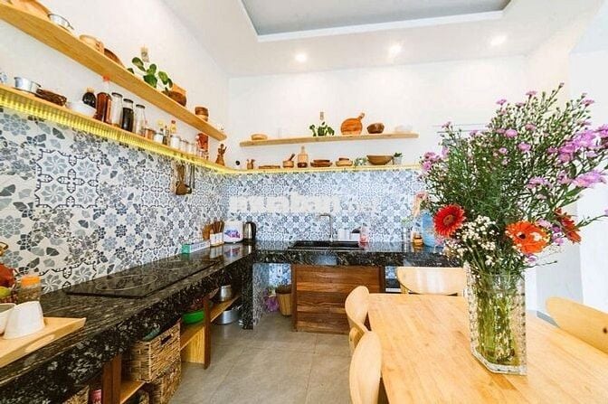 Bán nhà sổ riêng xây dựng P2, đường oto, 7PN. 7WC, ban công view đẹp.