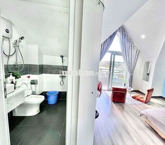 Bán nhà sổ riêng xây dựng P2, đường oto, 7PN. 7WC, ban công view đẹp.