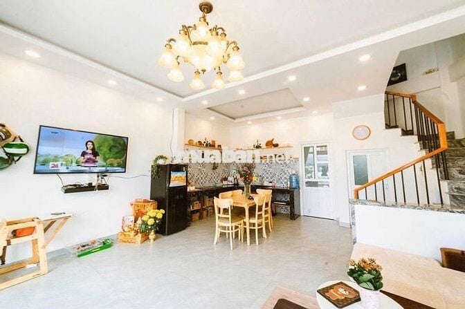 Bán nhà sổ riêng xây dựng P2, đường oto, 7PN. 7WC, ban công view đẹp.