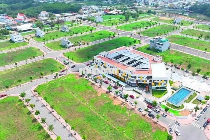 Bán lô A28 đối diện trường học chỉ 1 tỷ 111 Mega city Bến Cát