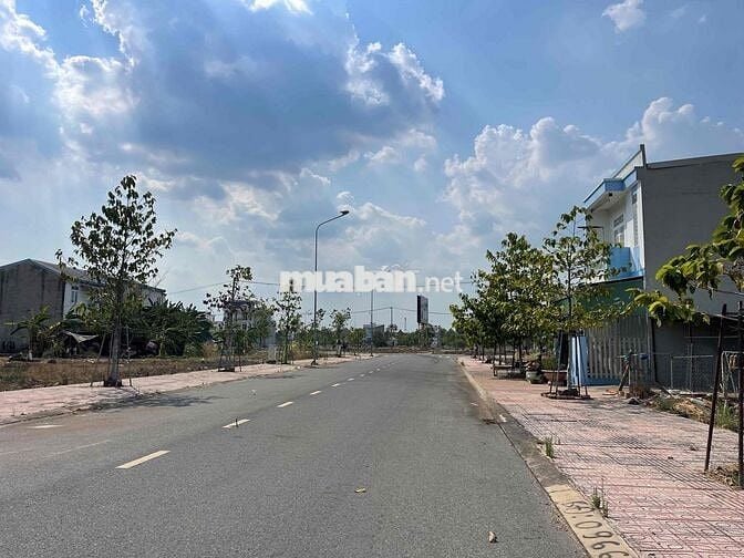 Kẹt tiền bán nhanh lô đất Golden Center 2 - Bến Cát chỉ 680 triêu