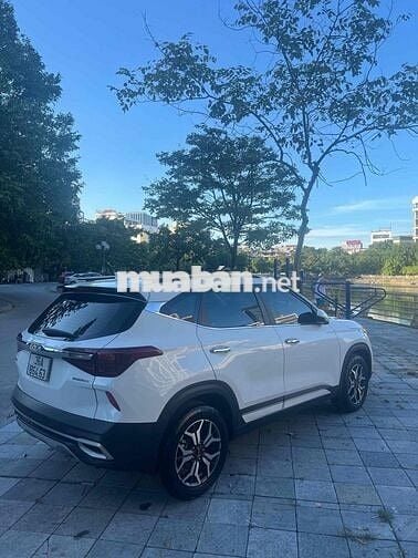 Kia Seltos 2022 Premium 1.6 AT - 21000 km