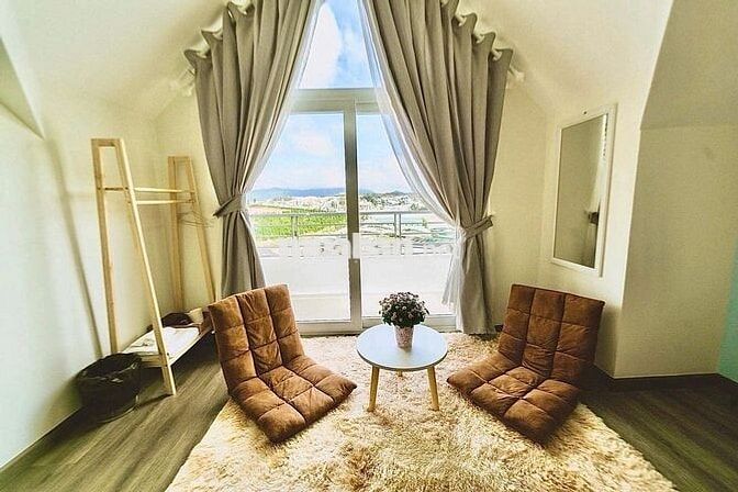 Bán nhà sổ riêng xây dựng P2, đường oto, 7PN. 7WC, ban công view đẹp.