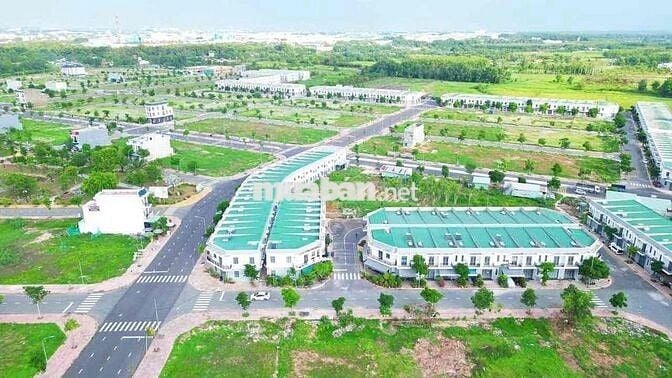 Bán lô A28 đối diện trường học chỉ 1 tỷ 111 Mega city Bến Cát