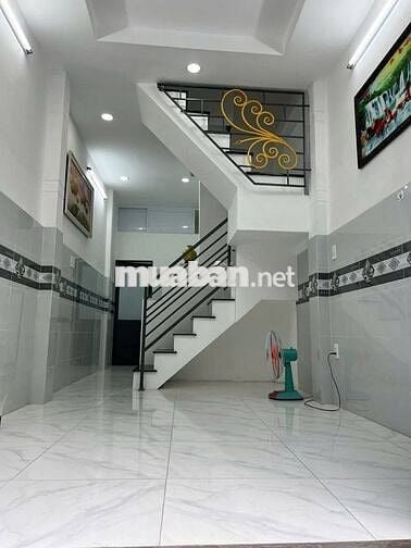 Cần bán nhà trong hẻm đường Bà Hom quận 6. Gía 2 tỷ 725 trệu.