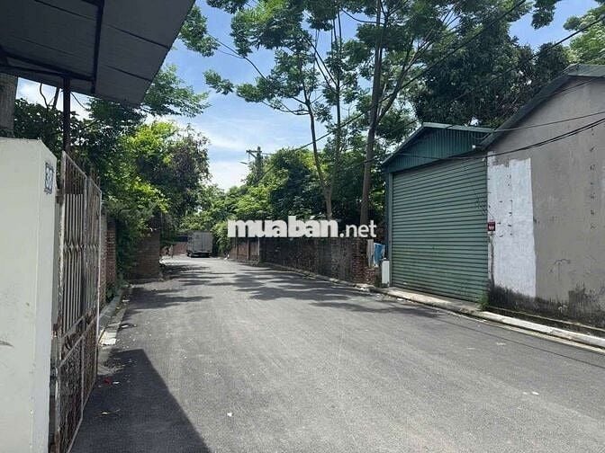 DT 72m đất vuông vắn ,đường thông ,ô tô đỗ cửa vài bước ra hồ điều hòa
