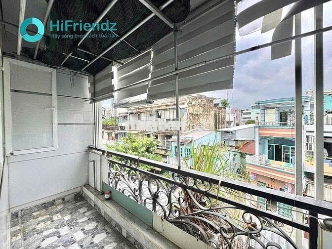 CHDV MỚI XÂY - GẦN CẦU VƯỢT 3/2 - BAN CÔNG