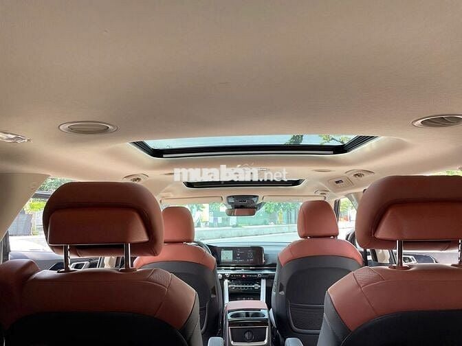 Kia Carnival 2.2D Signature 2024 - 15000 km