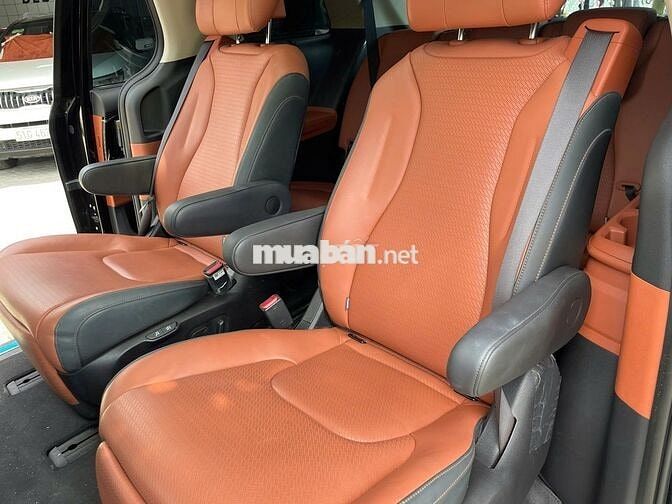Kia Carnival 2.2D Signature 2024 - 15000 km