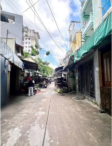 BÁN NHÀ PHỐ NGAY CHỢ GẦN TRƯỜNG HỌC VÀ BỆNH VIỆN