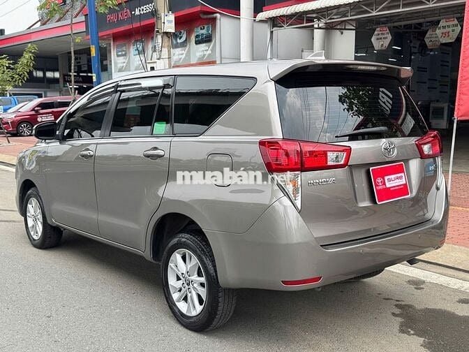 Innova 2018 2.0E - Màu Đồng Ánh Kim
