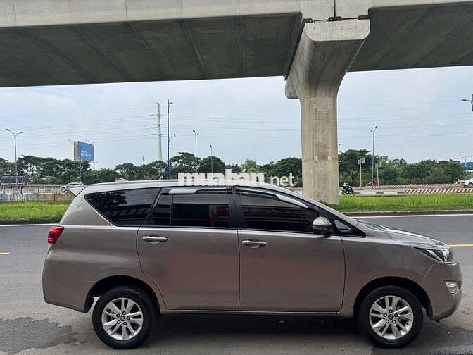 Innova 2018 2.0E - Màu Đồng Ánh Kim