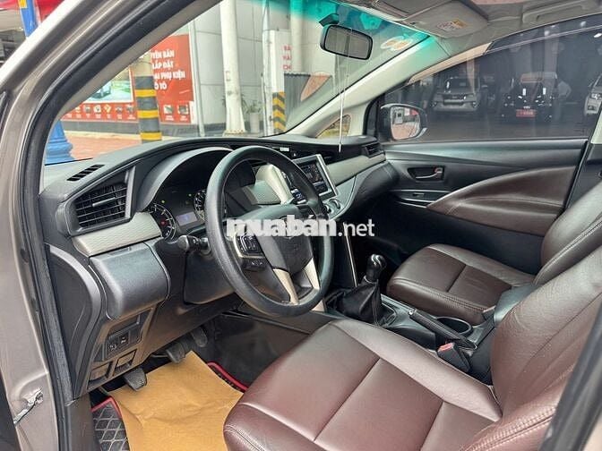 Innova 2018 2.0E - Màu Đồng Ánh Kim