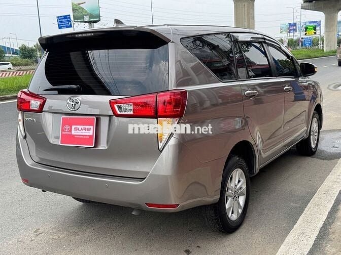 Innova 2018 2.0E - Màu Đồng Ánh Kim