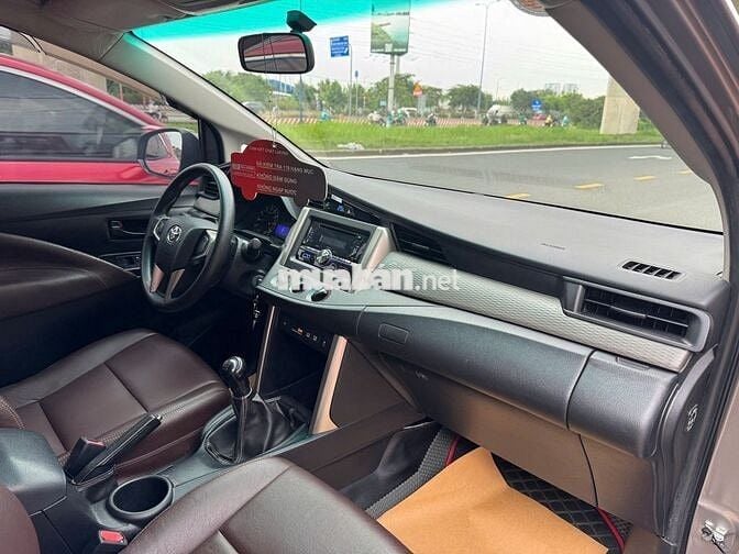 Innova 2018 2.0E - Màu Đồng Ánh Kim