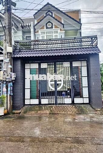 Bán gấp căn nhà 1 triệt 1 lầu - Củ Chi. DT 102m2, Giá 1 tỷ 050. SHR.