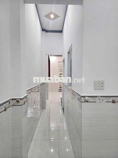 Bán gấp căn nhà 1 triệt 1 lầu - Củ Chi. DT 102m2, Giá 1 tỷ 050. SHR.