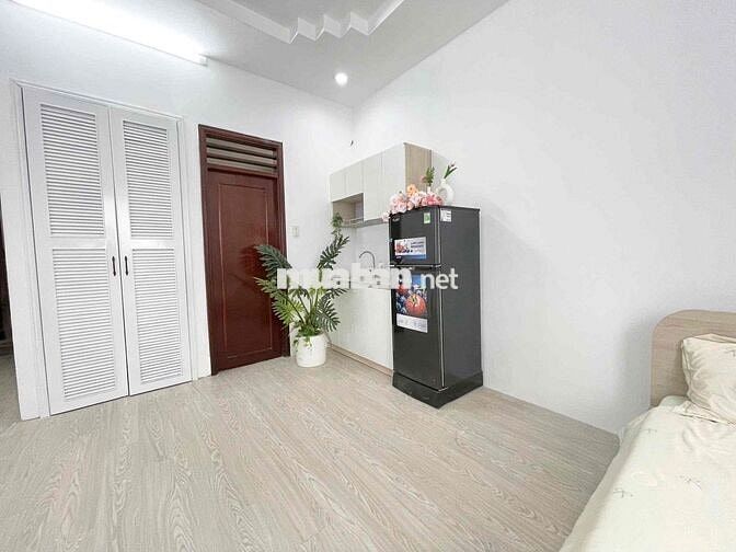 10p qua Q5,11 Thang mây Full nội thất cửa sổ trời nhà xe rộng camera