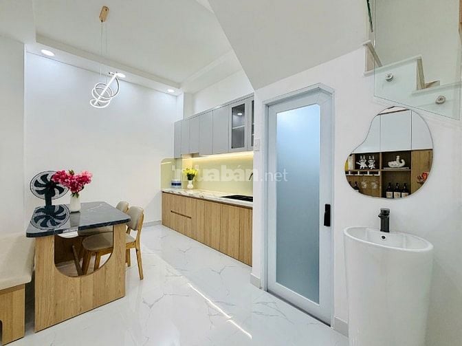 Bán nhà HXH 5m, Trệt 2 Lầu đúc BTCT, 3PN đường Huỳnh Văn Nghê