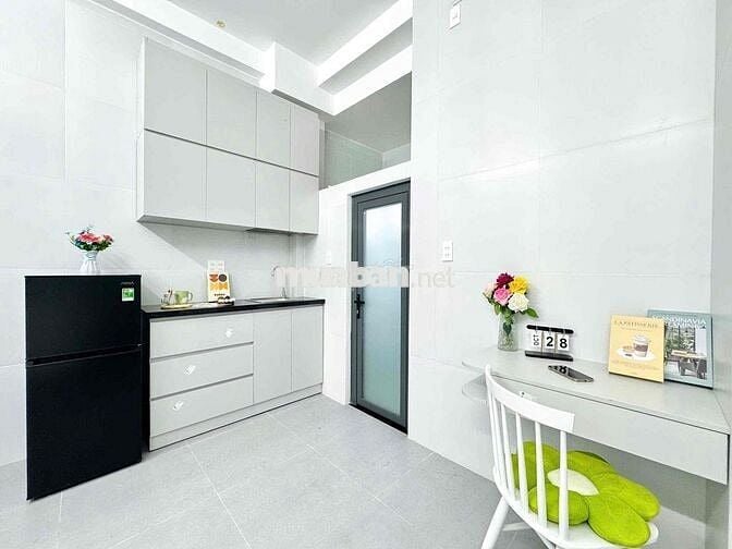 CHDV 1PN CỬA SỔ TRỜI LỚN SIÊU THOÁNG NẰM NGAY TRUNG TÂM