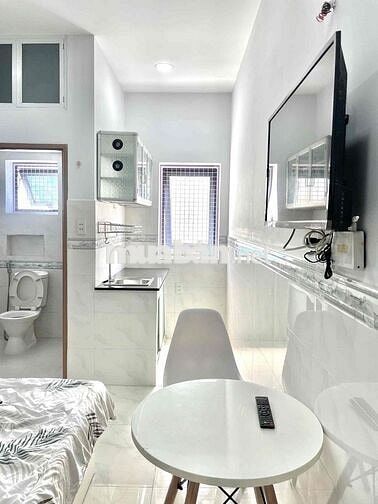 HÌNH THẬT GIÁ THẬT, QUẬN 7 STUDIO GIÁ RẺ, CỬA SỔ, THANG MÁY, GẦN Q8